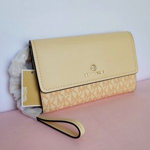MICHAEL KORS Jet Set Charm Signature Colorblock LG Flap Phone Wristlet/Wallet ⭐